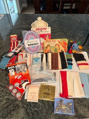 Assorted Vintage Sewing Notions